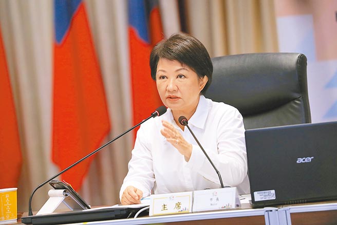 台中市长卢秀燕23日在市政会议中宣布，台中市人口已突破285万人，根据内政部统计，当天人口已达285万23人。（陈淑芬摄）