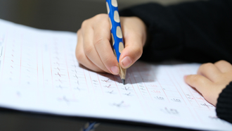 老爸姓戴「替孩子取這名」老師崩潰：不敢叫全名