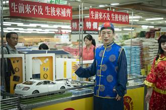 郭子乾中年失業不敢說 揪女兒扮「金童玉女」賣紙紮