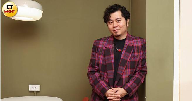 黄子轩从乐团单飞，推出首张个人专辑《牛骚》。（图／林士杰摄）