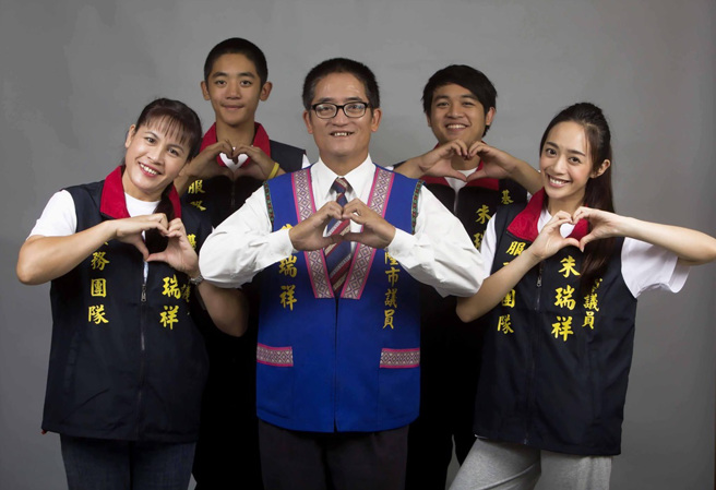 拿莫･伊漾父親朱瑞祥曾任基隆市議會第17屆議員，對照民進黨政策會執行長王義川評論：味全龍隊沒有任何一名基隆籍球員和基隆人。然而，事實卻戳破了王的言論。（圖／翻攝於基隆市前議員朱瑞祥競選照片）