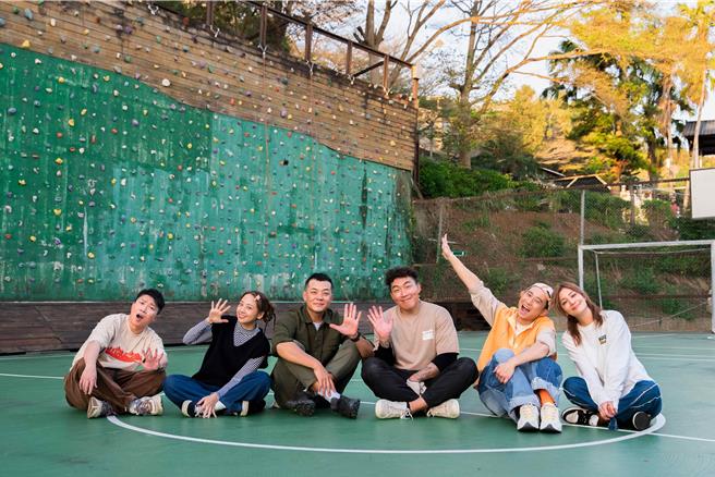 张立东（左起）、吴映洁、姚元浩、郭泓志、浩子、莎莎。（好看娱乐提供）