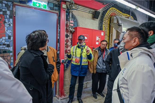 台东县府团队考察维也纳施皮特劳百水焚化炉发电厂。（台东县政府提供／蔡旻妤台东传真）