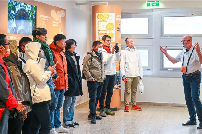 台东县府团队考察维也纳施皮特劳百水焚化炉发电厂。（台东县政府提供／蔡旻妤台东传真）