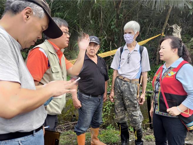 壽豐鄉長曾淑懿（右一）說0403地震後密集關心鄉內災情，0423地震發生時間，則是已安排好既定出國公務行程，並未影響地震救災。（壽豐鄉公所提供）