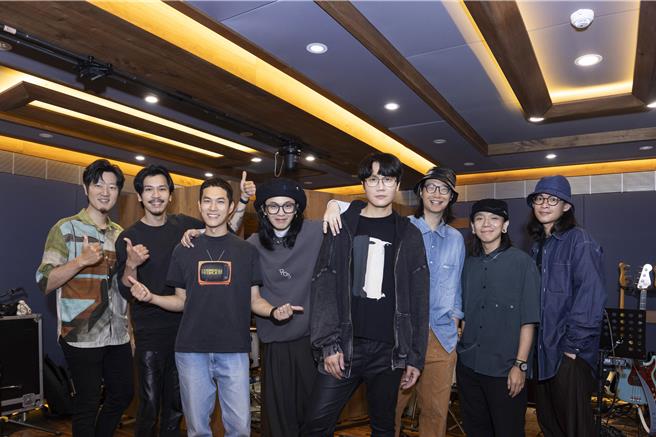 宇宙人近期為演唱會閉關練團。（相信音樂提供）