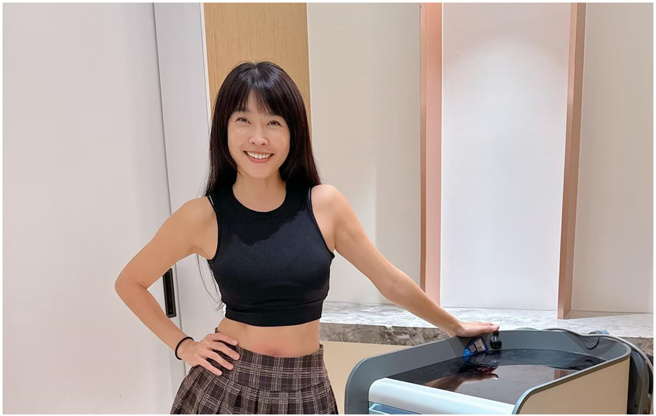 小娴的腰围仅59公分。（图／小娴脸书）