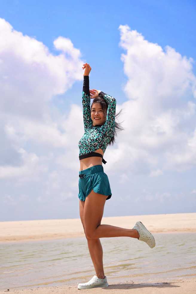 小娴一个月内腰围少八公分。（图／小娴脸书）