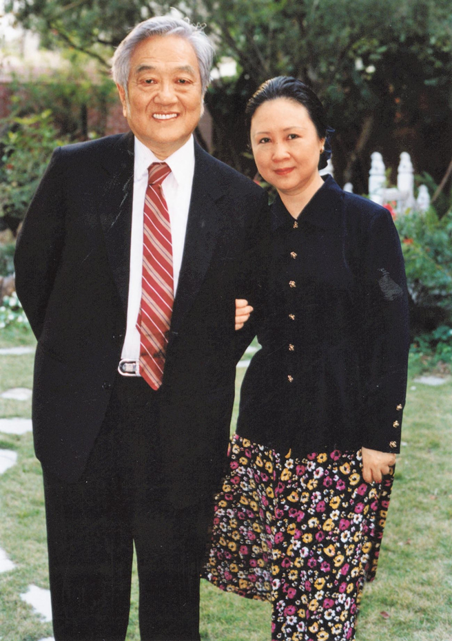 琼瑶（右）与平鑫涛伉俪情深。（图／中时资料照）