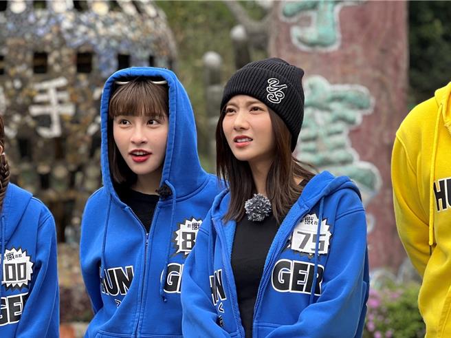 峮峮（左）是《飢饿游戏》年纪最小的主持人。（中视提供）