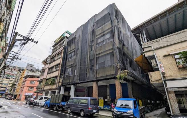 基隆市政府將於5月的市議會定期會中提出富貴市場拆除費用的追加預算，若一切順利，工期約為3個月。（張志康攝）