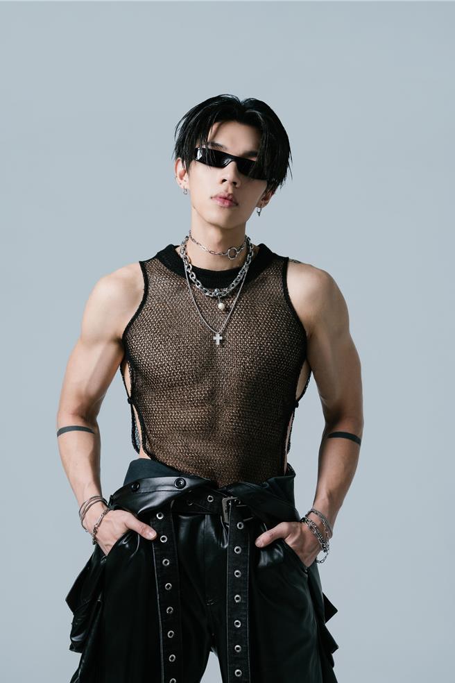 KIRE半祼拍摄〈don’t stop〉MV。（The Kid Who Flew 翼有限公司提供）