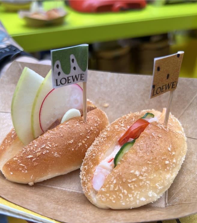 由台南阿霞饭店设计，结合北部基隆营养三明治小吃文化的特色小吃，售价200元。（黄唯淯摄）