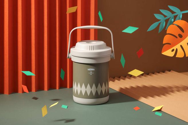 THERMOS膳魔師120周年經典復刻版保溫瓶限量上市，燜燒提鍋TCRA系列120周年復刻版，1800 ml / 5350元。（膳魔師提供／古明弘台北傳真）