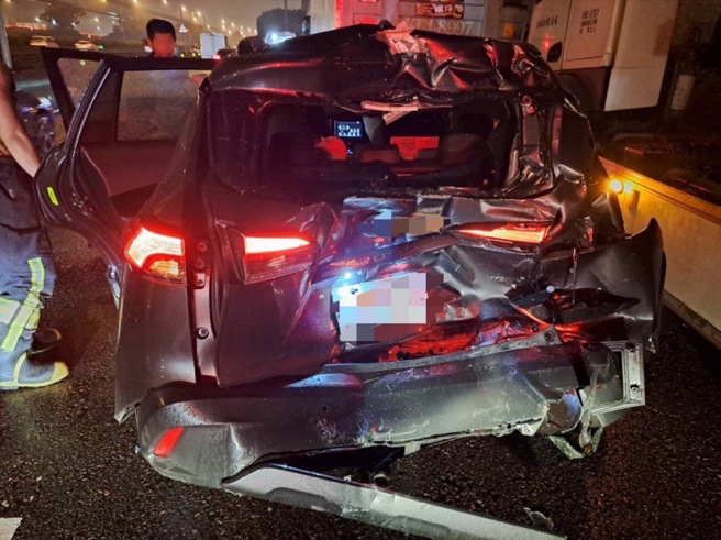 今25日晚間19時許，國道1號南下41.7公里處林口交流道發生一起交通事故。（翻攝畫面）