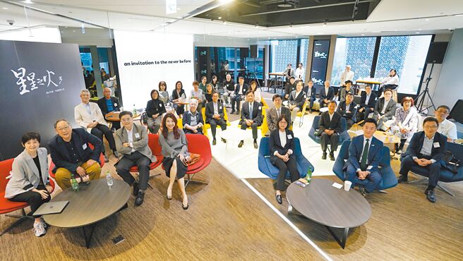 萧同兹先生文化基金会24日发布公益纪录片「星星之火3：与AI共舞、守护真实之光」，探索AI浪潮将对以「真实」与「信赖」为核心价值的新闻产业，又会带来怎样的挑战与机会。（萧同兹先生文化基金会提供／林良齐台北传真）