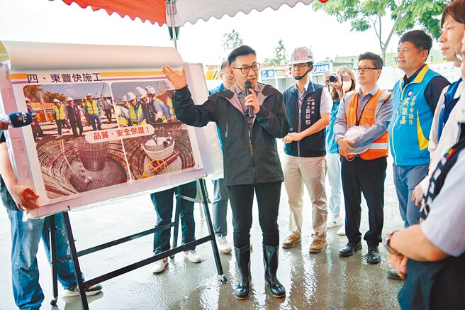 立法院副院长江启臣与内政部、交通部及台中市政府等相关单位，24日至石冈区会勘「东势－丰原快速道路」建设进度，东势连接石冈段将于民国115年部分通车。（江启臣服务处提供／张妍溱台中传真）