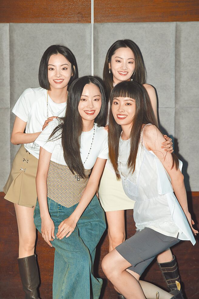 紅飛林樂團由二姊朱婉清（前排左起）、四妹朱婉潔，大姊朱婉冰（後排左起）、三姊朱婉玉組成。（紅飛林提供）