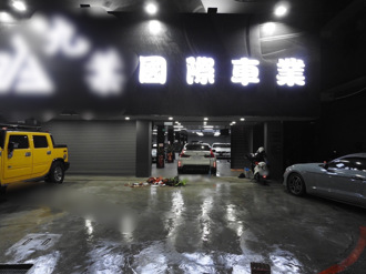 Joeman車行凌晨遭8黑衣人「放炮狂轟」！犯案動機曝光