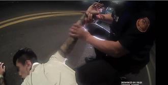 車內藏毒遇警逃逸  毒蟲飆上台65線自撞護欄遭逮