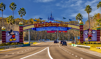 「夹脚」意外频传 佛州迪士尼禁游客穿这种鞋搭电扶梯