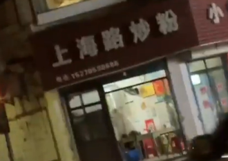 楼下炒粉「楼上炒饭」！网嗨喊要去打卡 小麵店意外爆红
