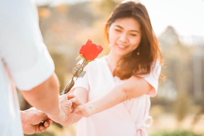 巨蟹、双鱼、双子座相当缺爱，容易因为他人示好而沦陷。(图:shutterstock/达志)