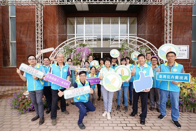 台中區農業改良場1年1次的開放日來了，搭配春暖花開的季節，今年以花為主題，結合展示、遊戲、DIY等17項活動迎賓，農改場歡迎大家把握時間別錯過。（台中農改場提供／葉靜美彰化傳真）