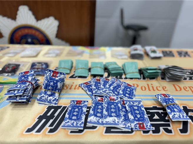 毒品以「一日喪命散」為包裝。（洪靖宜攝）