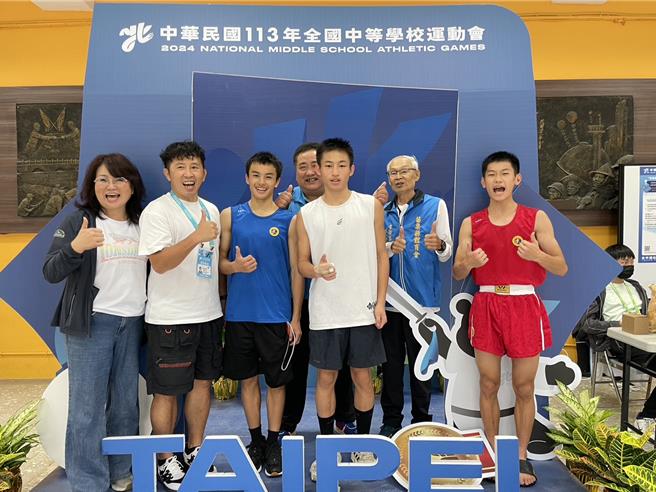 苗栗县立福星武术学校学生邱柏翔、魏宗玄及袁羽乐代表苗栗县参加2024年台北市全中运武术散打勇夺3面金牌。（苗栗县政府提供／谢明俊苗栗传真）