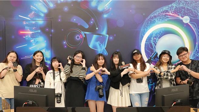 苗栗县育达科大新闻摄影社成军。（育达科大提供／谢明俊苗栗传真）