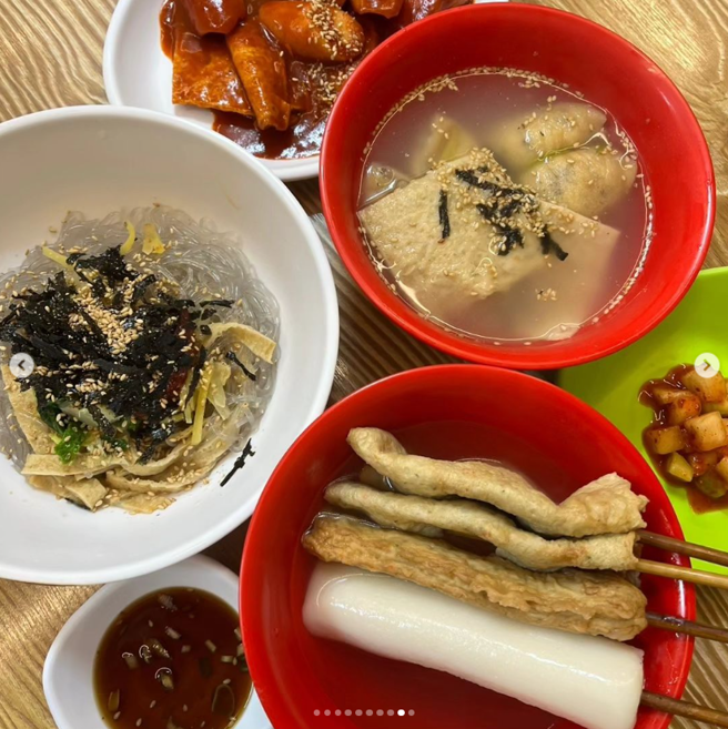 李英爱跟一般人一样，会吃平民小吃。（图／IG@leeyoungae0824）