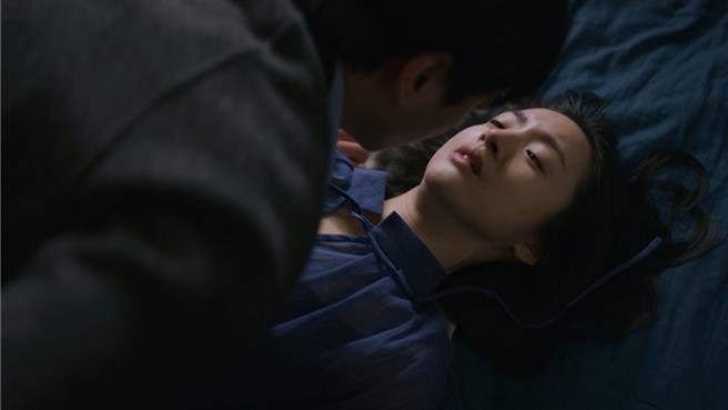 林依晨與藍葦華上演痛心床戲。（公視、MyVideo提供）