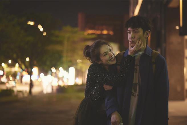 許瑋甯與柯震東的姐弟戀也備受矚目。（公視、MyVideo提供）