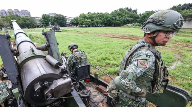 陆军炮兵第21指挥部炮2营实施反空机降演练。( 青年日报提供 )