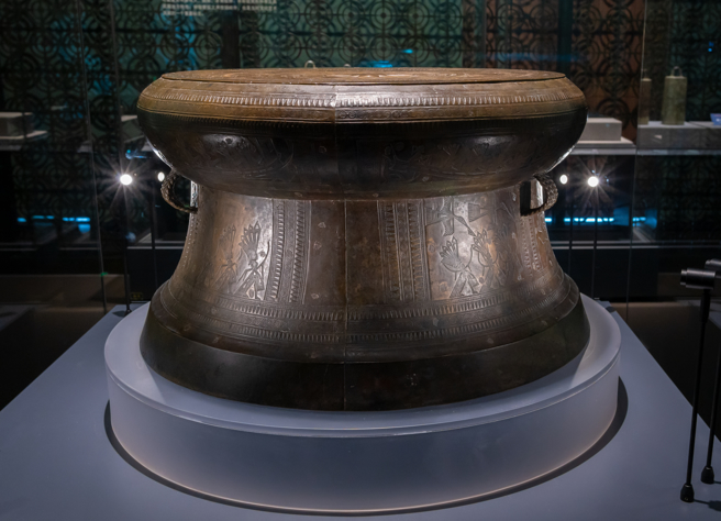 大陆广西一名村民垦荒时发现巨型铜鼓，根据纹饰推测建造于汉朝，用途应该是象徵地位和身分。（示意图：Shutterstock／达志）