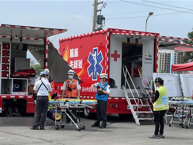 北市年度灾害防救演习于河双21码头举行，并採用「无脚本」方式办理。（翻摄照片／林郁平台北传真）