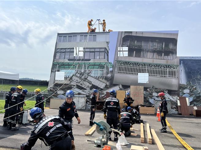 北市年度灾害防救演习于河双21码头举行，并採用「无脚本」方式办理。（翻摄照片／林郁平台北传真）