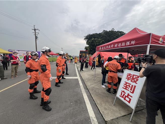 北市年度灾害防救演习于河双21码头举行，并採用「无脚本」方式办理。（翻摄照片／林郁平台北传真）
