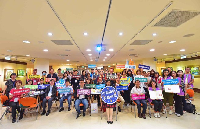 台南大学太阳能电池中心特于世界地球日举行「太阳能电池循环经济产业联盟」成立大会。(图片/台南大学提供)