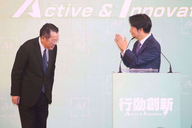 前立委郭正亮认为，准国防部长顾立雄(左)稍微不慎，就又回到国安会的思维。(中时资料库)