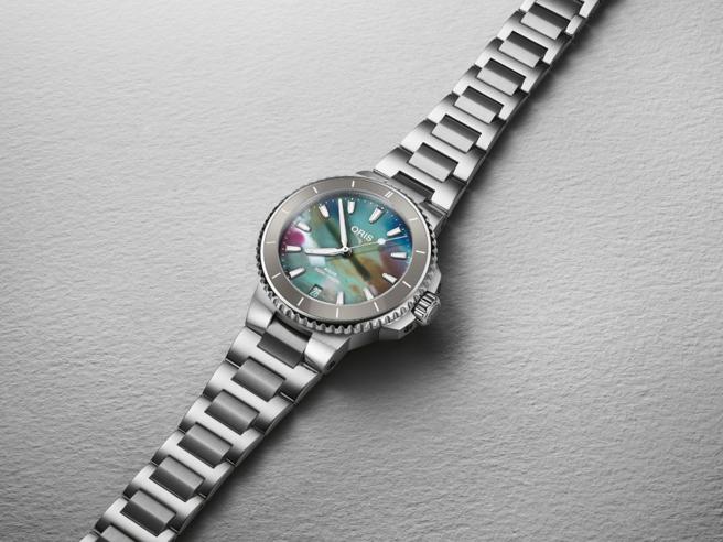 ORIS Aquis 36.5mm 日期腕表，表盤以回收魚網再製而成，約8萬元。（ORIS提供）