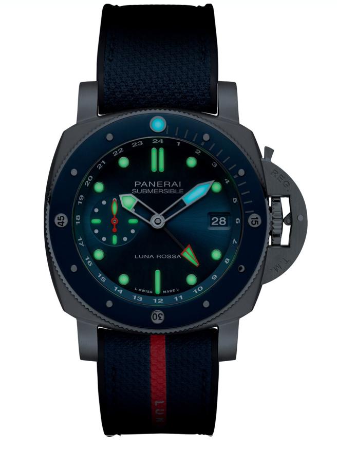 沛納海Submersible GMT Luna Rossa Titanio PAM01507腕表，採用Super LumiNova X2夜光塗層，更亮更持久，約37萬8000元。（Panerai提供）