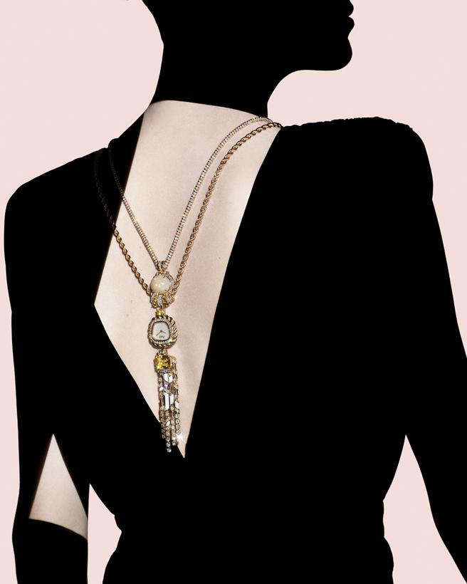 伯爵Swinging Sautoir玫瑰金黃色藍寶石與蛋白石項鍊表，全球限量一件。（PIAGET提供）