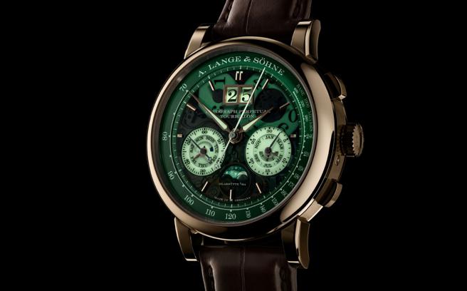 朗格Datograph Perpetual Tourbillon Honeygold「Lumen」巨作，結合飛返計時碼表、跳分積分盤、萬年曆和陀飛輪等功能。（ A. Lange &Sohne提供）