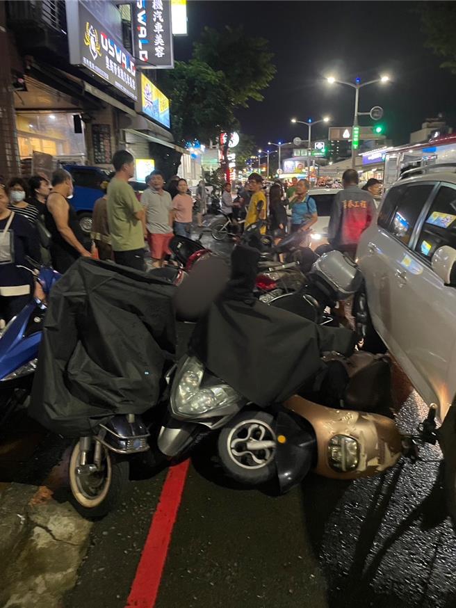 高雄市今日发生第二起连环撞事件。（高市三民二分局提供／杨舒婷高雄传真）