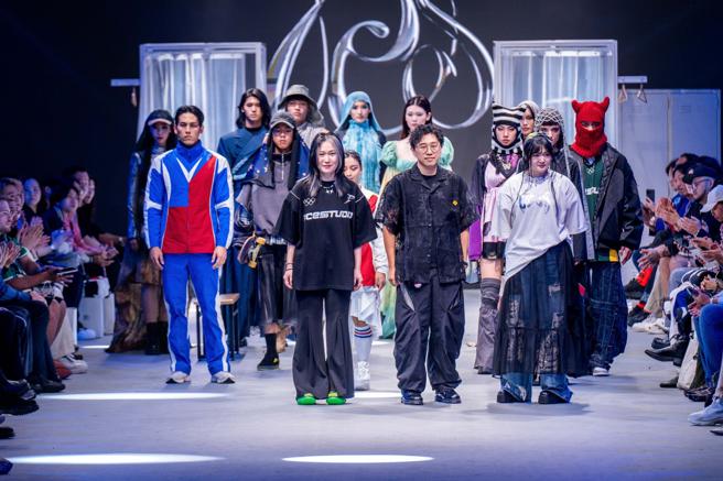 PCES與集盛實業股份有限公司、佳紡國際貿易有限公司合作，以衝浪、攀岩、霹靂舞、滑板等運動為靈感。（吳松翰攝）