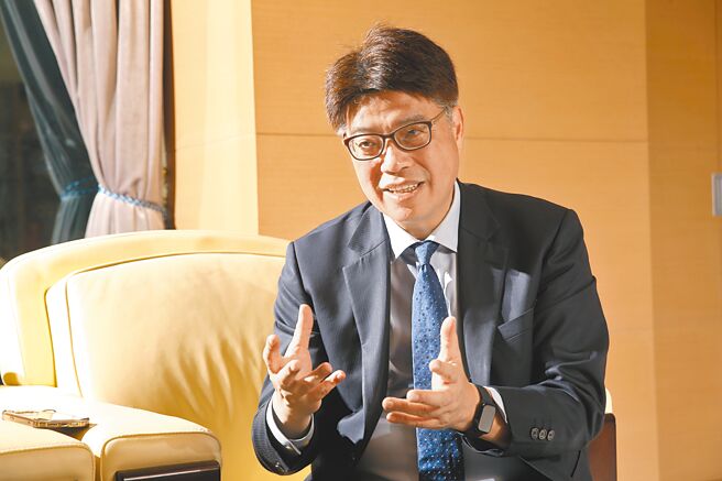 即將出任陸委會主委的邱垂正先生，於4月26日時藉由媒體向大陸呼籲「兩個正視」：正視中華民國是一個主權國家的客觀事實、正視台灣人民對於民主價值與生活方式的堅持。（杜宜諳攝）