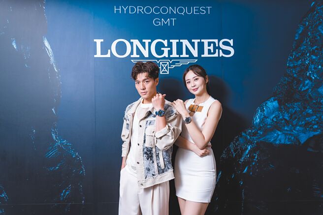 浪琴表深海征服者系列GMT腕表HYDROCONQUEST GMT導入43mm全新尺寸，右為41mm款。（吳松翰攝）