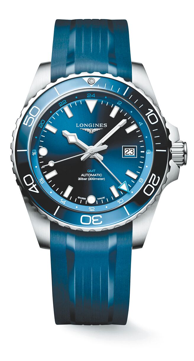 浪琴表深海征服者系列GMT腕表HYDROCONQUEST GMT 43mm藍色面盤橡膠表帶款，9萬3200元。（Longines提供）